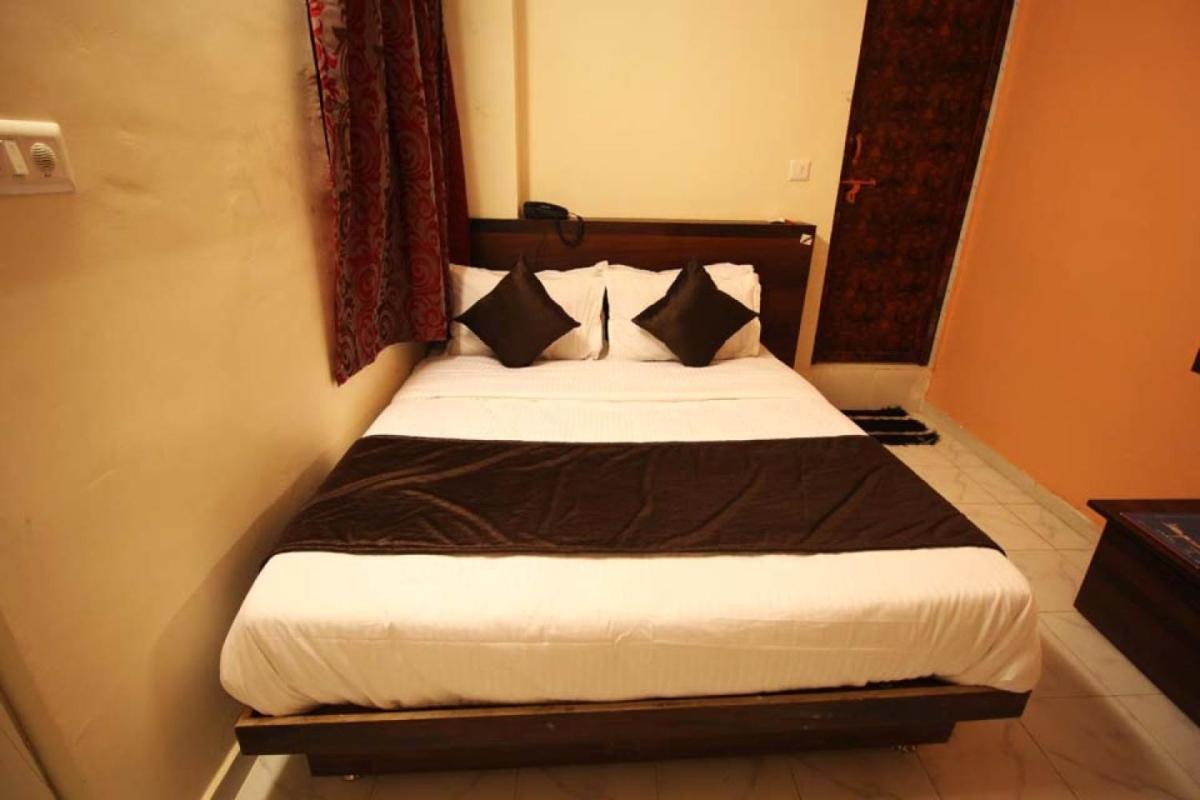 Hotel Raj Palace Ahmedabad Exterior foto